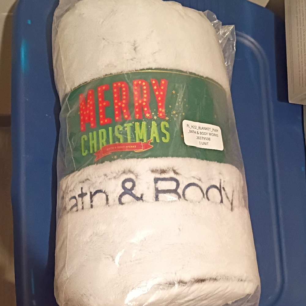 Bath & Body Works Festive White Blanket